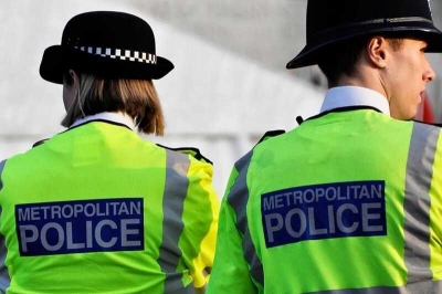 Мужчина с мечом атаковал прохожих и полицейских в Лондоне