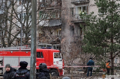 Дрон врезался в жилой дом на севере Санкт-Петербурга. Целью атаки предположительно была нефтебаза