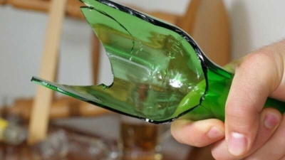 Пьяная девушка с &quot;розочкой&quot; от стакана порезала посетителей бара в Москве